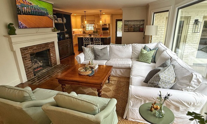 Glenview House | Perfect 3/4 Bedroom Home in Glenview Hills, Entertainers Dream inside and out!