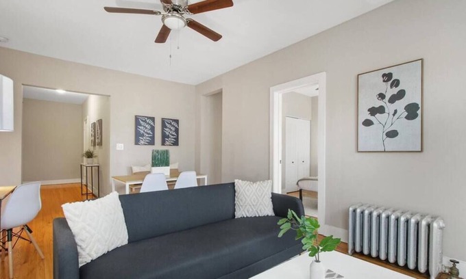 Rogers Park Apartment | Perfect 3BR Apt in Chicago w/WiFi & Laundry