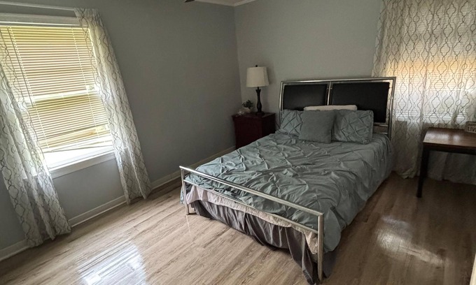 Hattiesburg House | "Perfect 4BR Spot for Game Days or Group Stays"