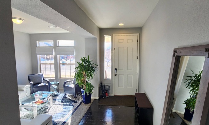 Aurora House | Perfect 6-bedroom house with WiFi in charming Aurora