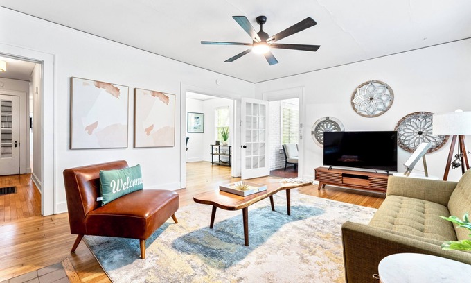 Albemarle House | Perfect Albemarle Getaway Steps From Main Street!