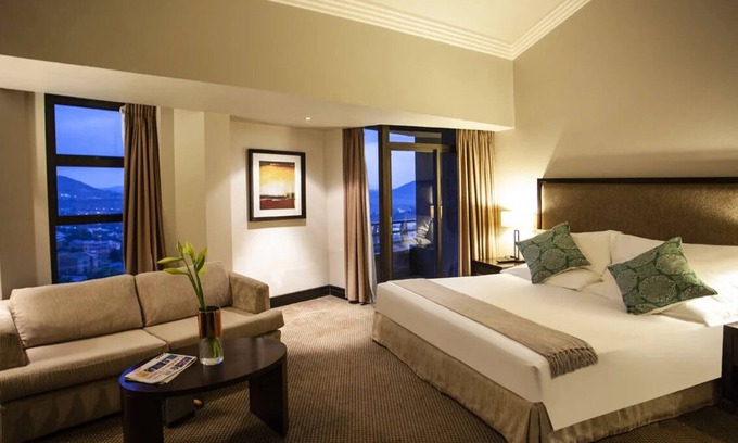 Maseru Hotel | Perfect Base for Exploring the City! City View, Outdoor Pool and FREE Parking!