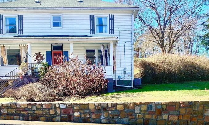 Fayetteville House | Perfect Basecamp! 3b/3bath Historic Downtown 🏡