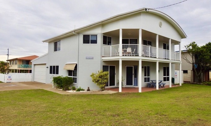 Woodgate House | Perfect Beach Front Family Holiday House