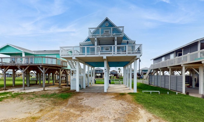 San Luis House | Perfect beach home with Gulf-view deck, balcony & central AC - snowbird-friendly