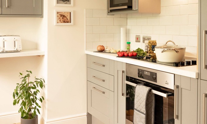Bicester House | Perfect Bicester Village stay at 2 bedroom house