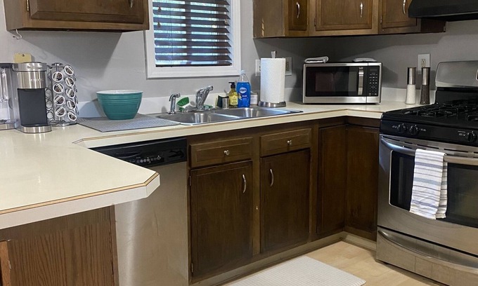 Airport Heights Community Council Condo | Perfect Condo in the UMED District