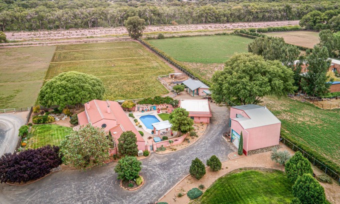 South Valley Apartment | PERFECT COUPLES VACATION