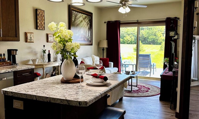 Forest Junction Apartment | Perfect cozy 1-bedroom apartment with garage in charming Kaukauna.