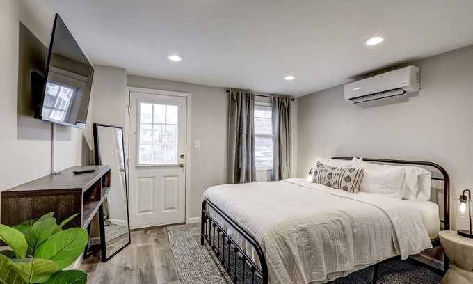 Lancaster House | Perfect Cozy Home for Downtown Lancaster Visits