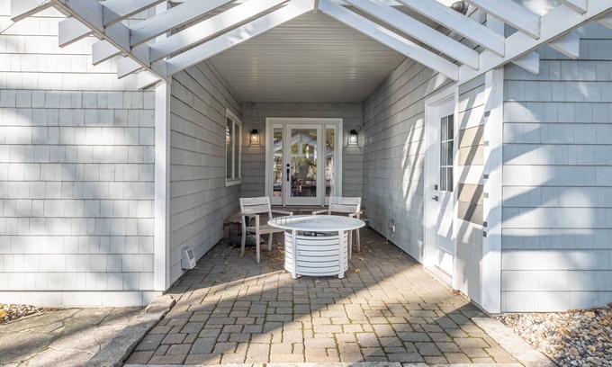 Okoboji House | Perfect East Okoboji Getaway