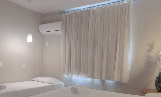 Matriz Hotel | Perfect Executive Triple Room for a Couple and Friend in Central Curitiba Stay