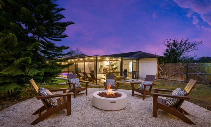 Walsingham House | Perfect Family Escape! Pool~Fire Pit~Sleeps 14