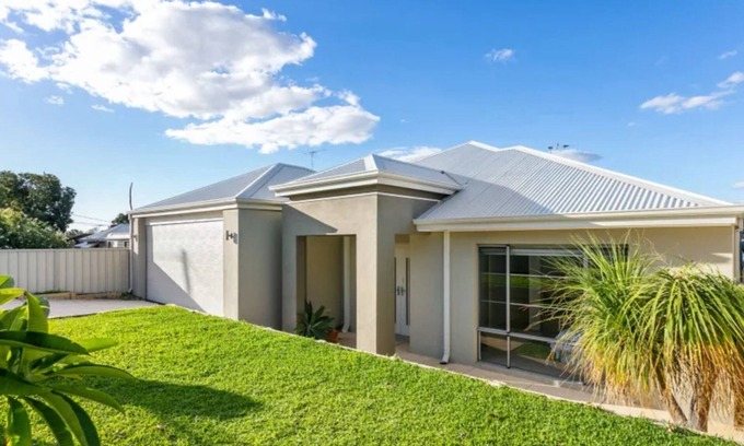 Bayswater House | Perfect Family Friendly Home