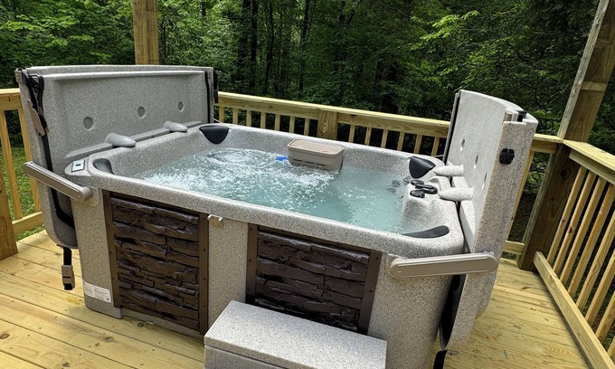 Townsend Cabin | Perfect Family Friendly Cabin w/privacy/arcade games/yard space in Townsend, TN