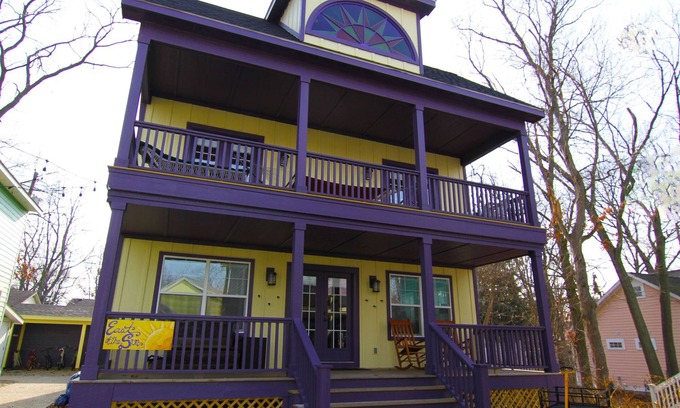 Michigan City House | Perfect Family Retreat-Beachwalk-AC-Free WiFi-GolfCart-Grill-Music Lovers-Bikes