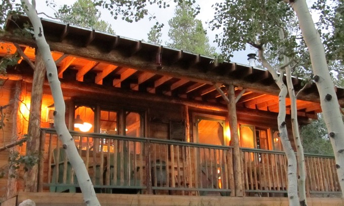 Twin Lakes Cabin | PERFECT Family Retreat, ROMANTIC Getaway, Racer's Base Camp! QUIET. Beautiful!