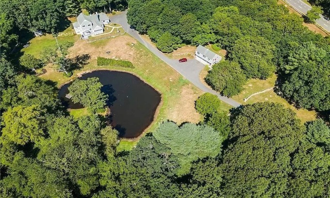 South Kingstown House | Perfect Family Retreat