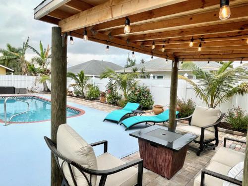 North Palm Beach Heights House | Perfect Family Vacation House with Private Pool