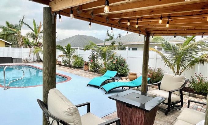 North Palm Beach Heights House | Perfect Family Vacation House with Private Pool