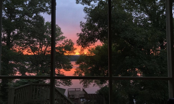 Birchwood House | Perfect Fishermen’s Retreat on the Tennessee River or a Relaxing Family Getaway.
