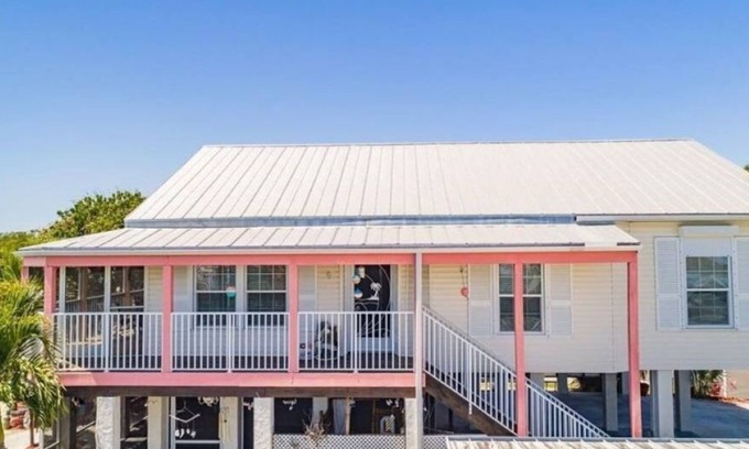 Saint James City Apartment | PERFECT FISHING RETREAT, BEAUTIFUL HOME! JUST OFF PINE ISLAND SOUND.