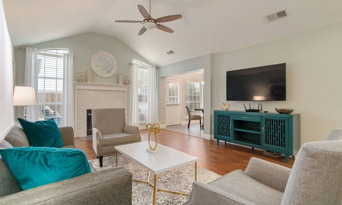 Lewisville House | Perfect Flower Mound location- UPDATED 3 BR- Free EV Charging!
