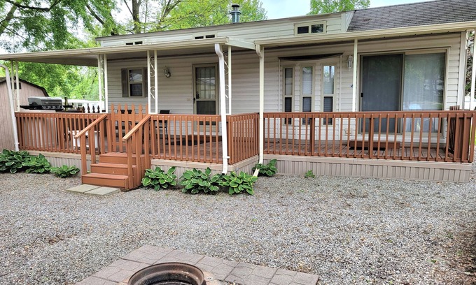 Pierceton RV Rental | Perfect for 4 Cozy Campground & Family Adventures at Yogi Bear Jellystone Park