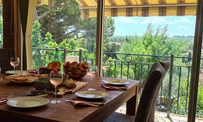 Servian House | Perfect for a couple - beautiful air conditioned bedroom, views, pool, garden