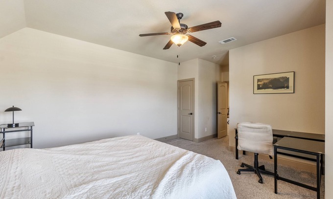 Tarrant County House | Perfect for a quiet stay in a quiet neighborhood just minutes from Joe Pool Lake