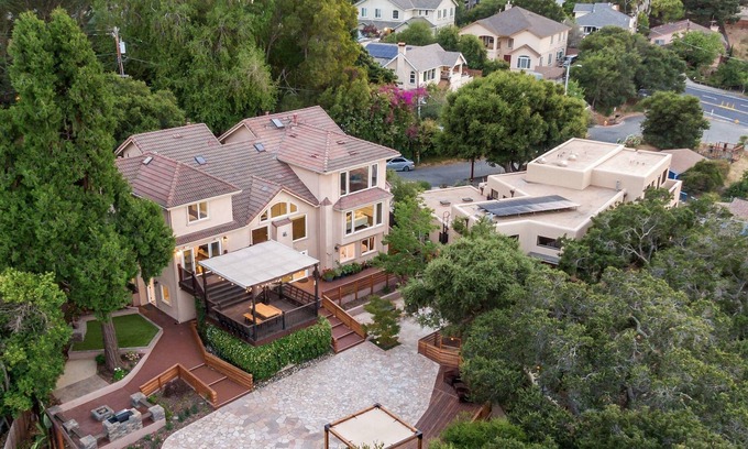 Hayward Villa | Perfect for Corporate Retreat, Family Reunion!