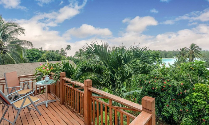 Ngatangiia Cottage | Perfect for couples looking for a relaxing holiday with stunning lagoon views