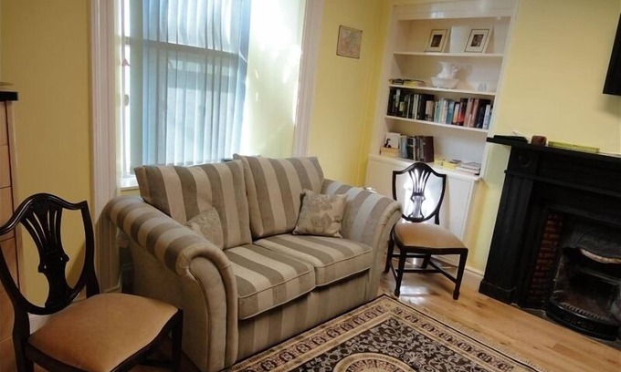 Claddagh Apartment | Perfect! for doing Galway City. Discount for Weekly Stays!