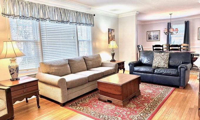 North Chesterfield House | Perfect for Extended Stays! One Level/Fenced Yard/Pets Welcome