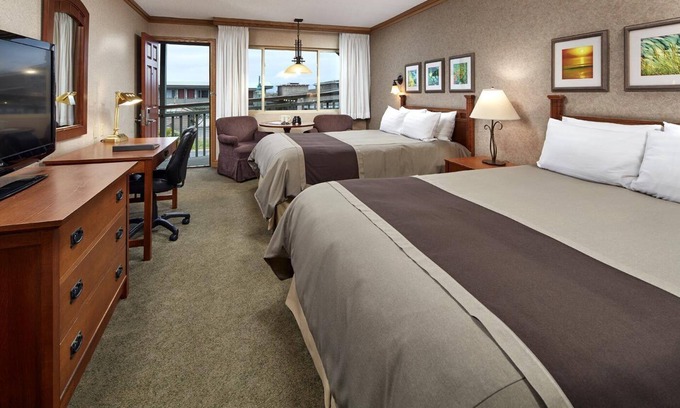 San Simeon Hotel | Perfect for Family Beach Getaway! 3 Units | 2 Queen Beds Room | Pool