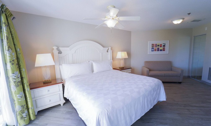 Crystal Harbour Resort | Perfect For Family & Friends! 4 Spacious Rooms, Beachfront Property, Onsite Pool