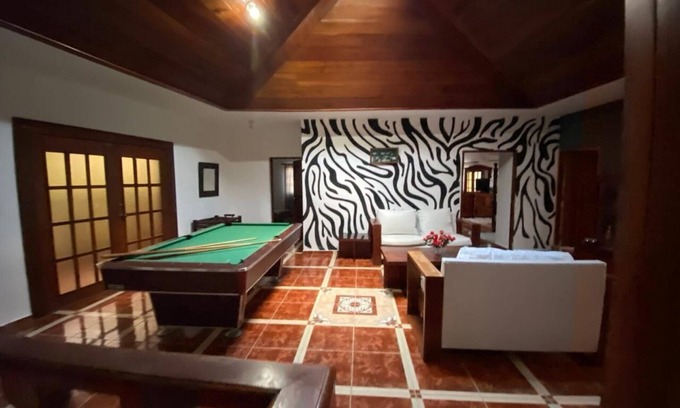 La Vega Province Villa | Perfect for family reunion, 3 minutes from restaurant 20 min away/from lake