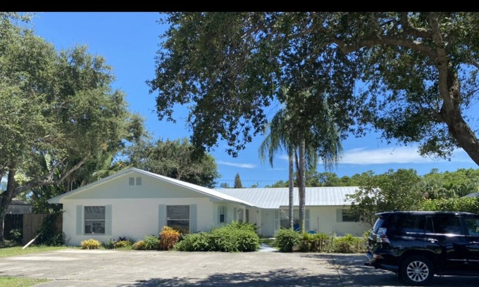 Hobe Sound House | Perfect for Golf trips or large family gatherings!
