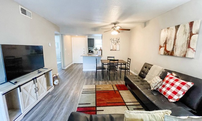 Northwest Corpus Christi Apartment | Perfect for Group! 2BR, 2BA with Pool!