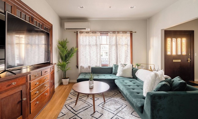 Sullivan's Gulch House | Perfect for Groups & Families 8BR Sleeps 16