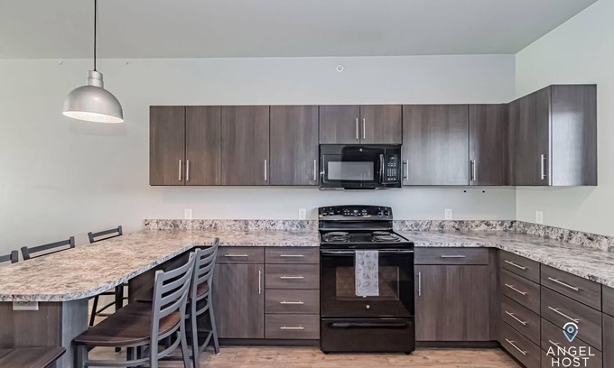 Rexburg Apartment | Perfect for Groups Full Kitchen Gym & Free Parking