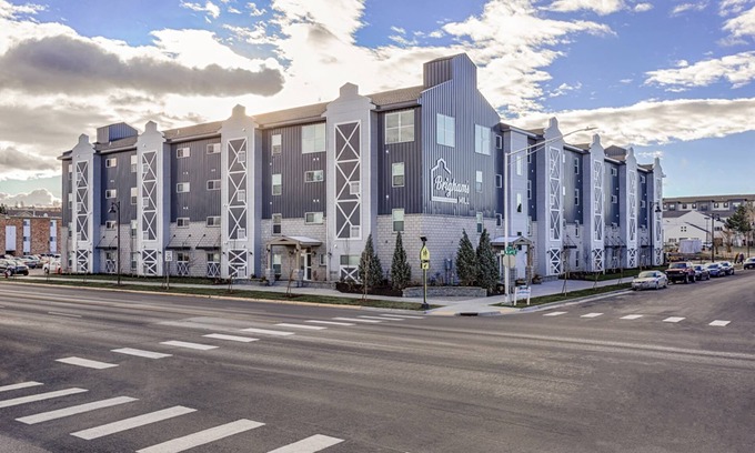 Rexburg Apartment | Perfect for Groups Full Kitchen Gym & Free Parking