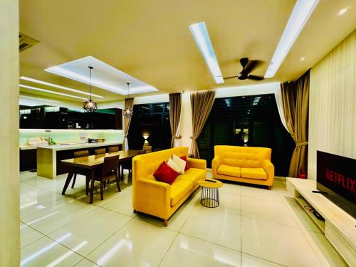 Batu Ferringhi Villa | Perfect for Groups! 5BR Villa Near Beach BBQ 20Pax