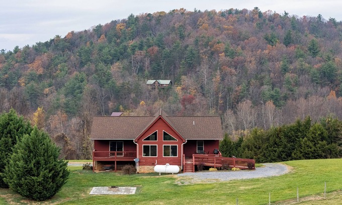 Luray Cabin | Perfect for large families 5 bedroom home in the Shenandoah Valley