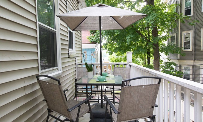 Meeting House Hill House | Perfect for large group 10 beds 4.6 mi to Downtown steps to T 5BD/2Bth
