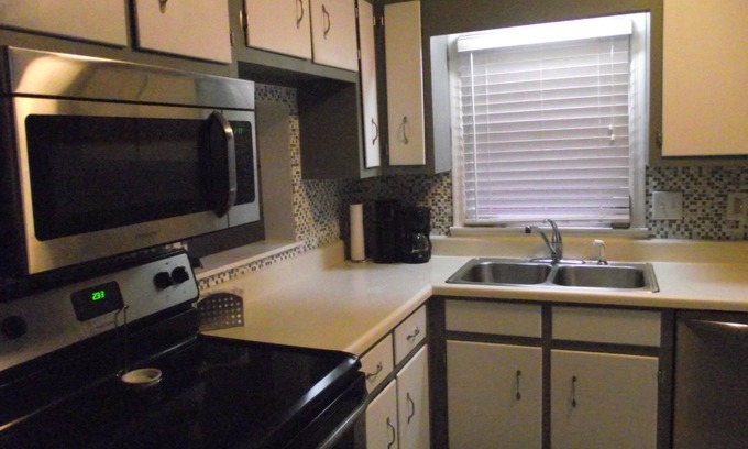 Forest Hills Condo | Perfect for MASTERS. 2BR, 2 1/2BA