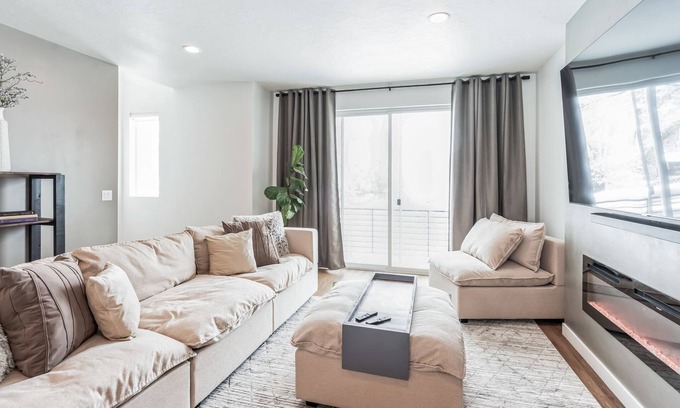 Layton House | Perfect for multiple families, close to Lagoon and everything!