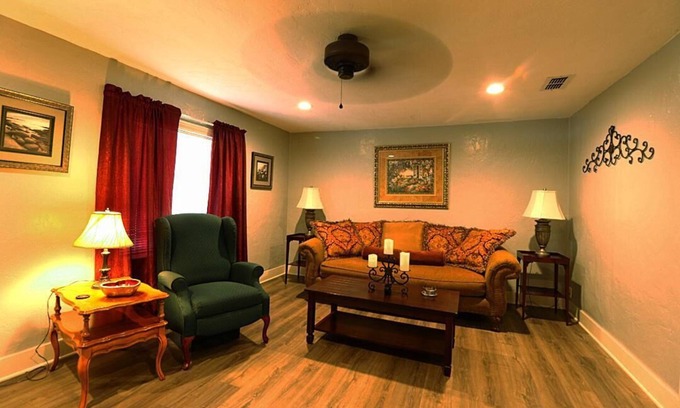 Kilgore House | Perfect for transitioning from old home to new home, traveling nurses, students.