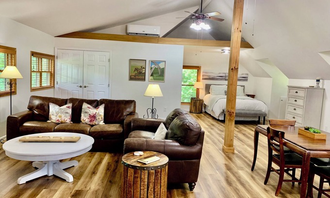 Fairview Apartment | Perfect for Two! Oak Hill in Fairview. 30min from Nashville or Franklin