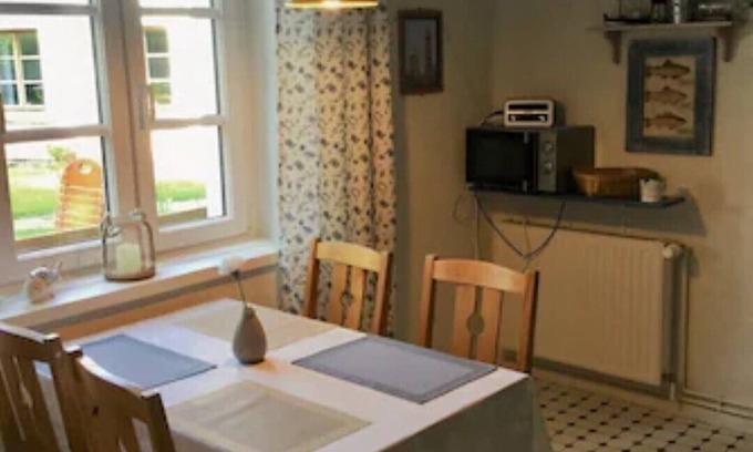 Lieschow Apartment | Perfect for two! Small apartment in a green oasis, Halbecks-Hof